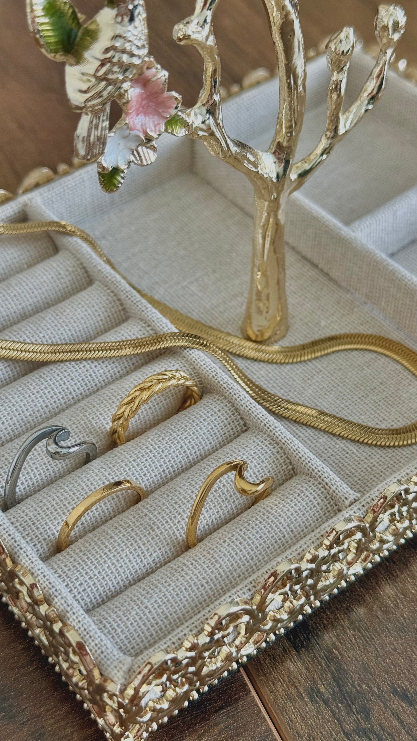 Aria necklace gold